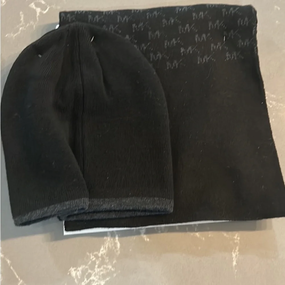 Michael Kors, black scarf and hat.. New in box!!!‎